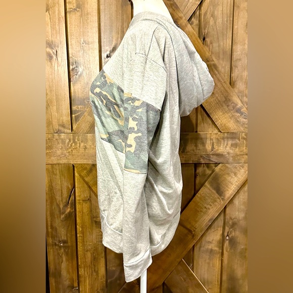 EUC 7th Ray Gray Cam Accent Hooded Long Sleeve Top - Picture 4 of 15